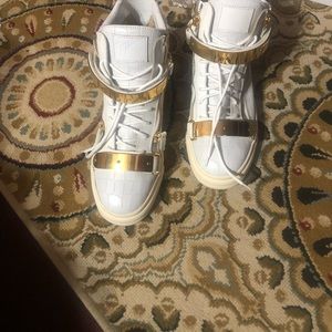 Giuseppe Kriss Crocodile Ringo Sneakers still have lots of wear.